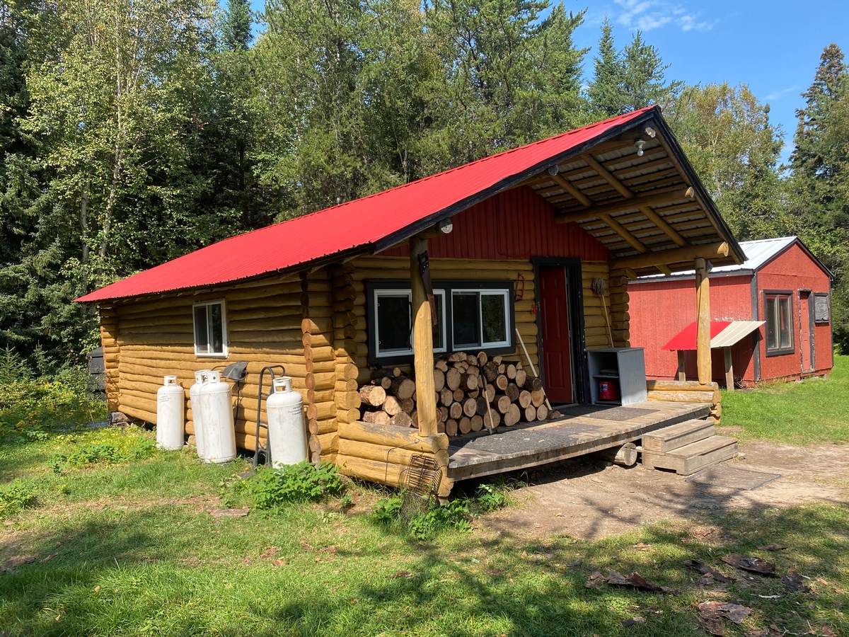 Fly-In Fishing Lodge in Ontario Fly-In Fishing Lodge in Ontario